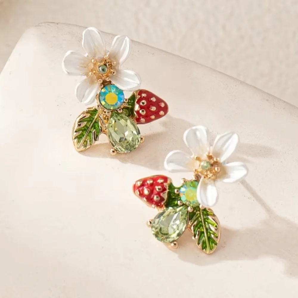 🍓Unique Floral Fruity Cluster Crystal Statement Earrings